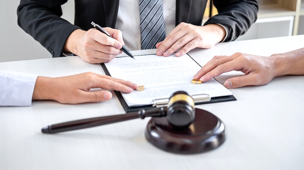 Agreement prepared by lawyer signing decree of divorce